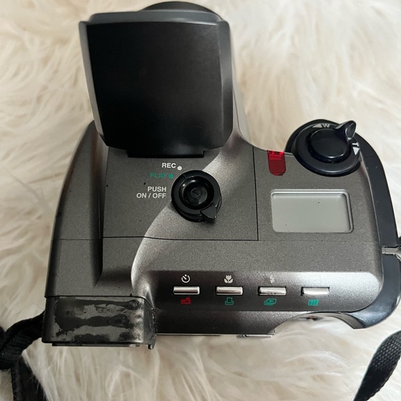 Olympus D-600 L with case - Picture 8 of 11